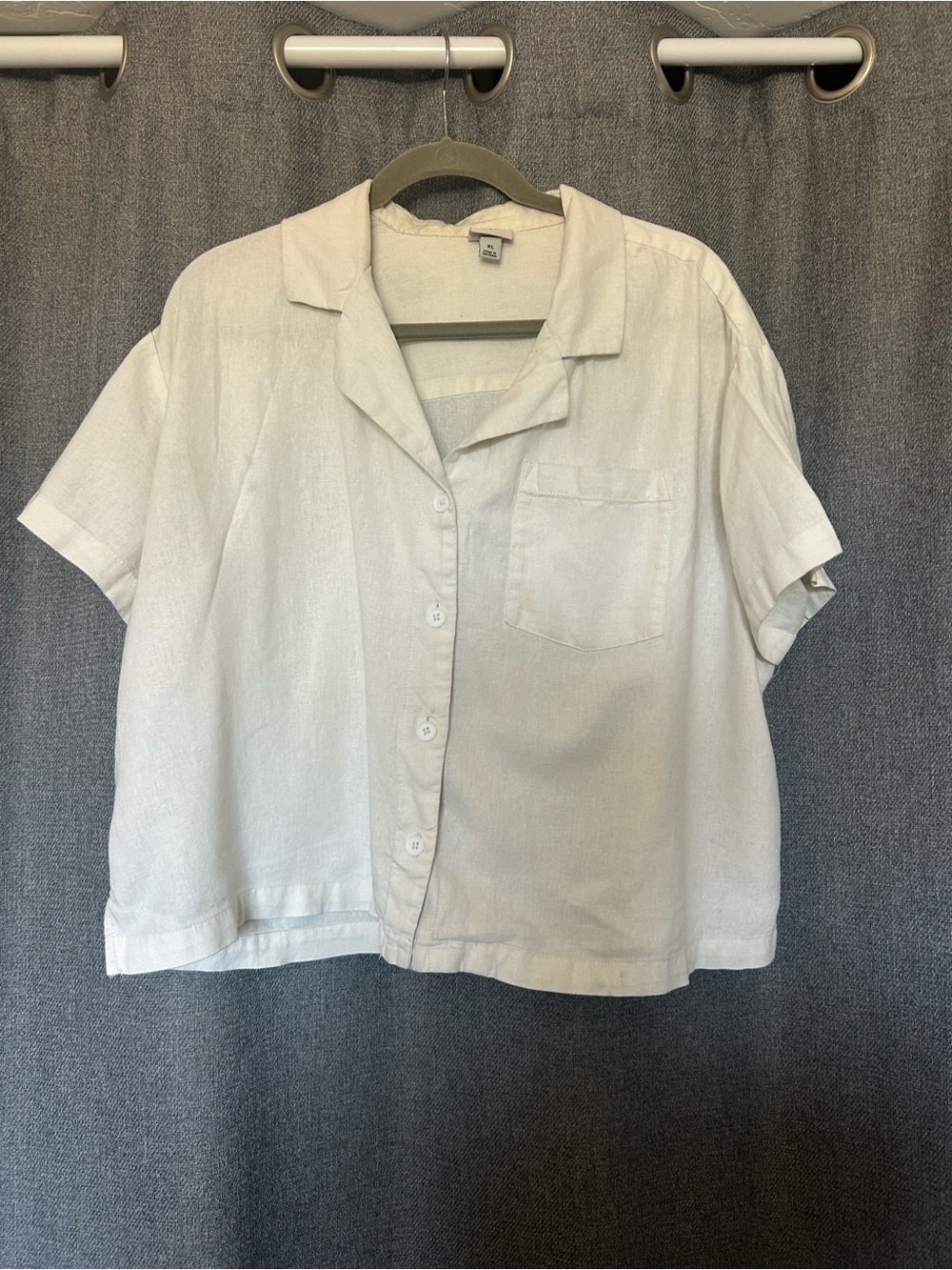 Relaxed Linen Short-Sleeve Button-Down Shirt in Off-White